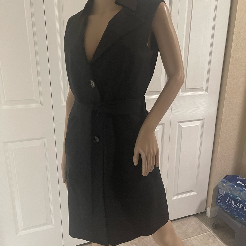 Make reasonable offer; this Tahari sleeveless trench dress is exceptional!